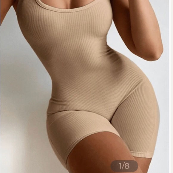 3 small rompers - Picture 3 of 4